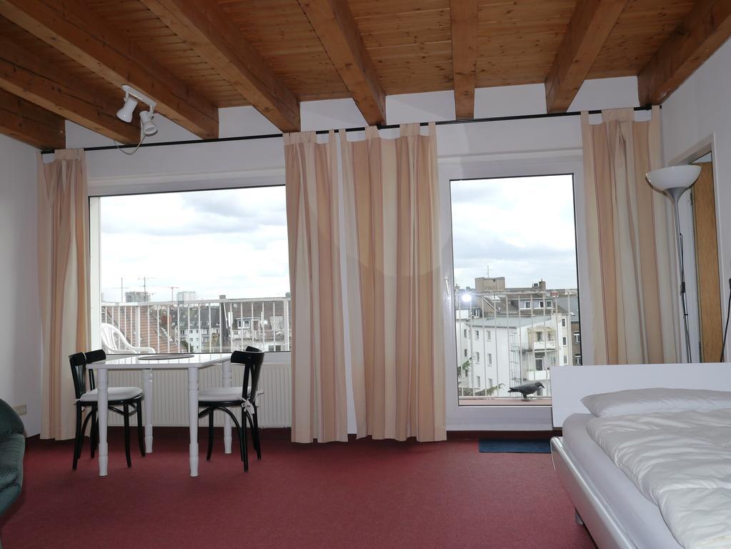 Apartment Tolstov-Hotels Big Room Apartment With Balcony Düsseldorf