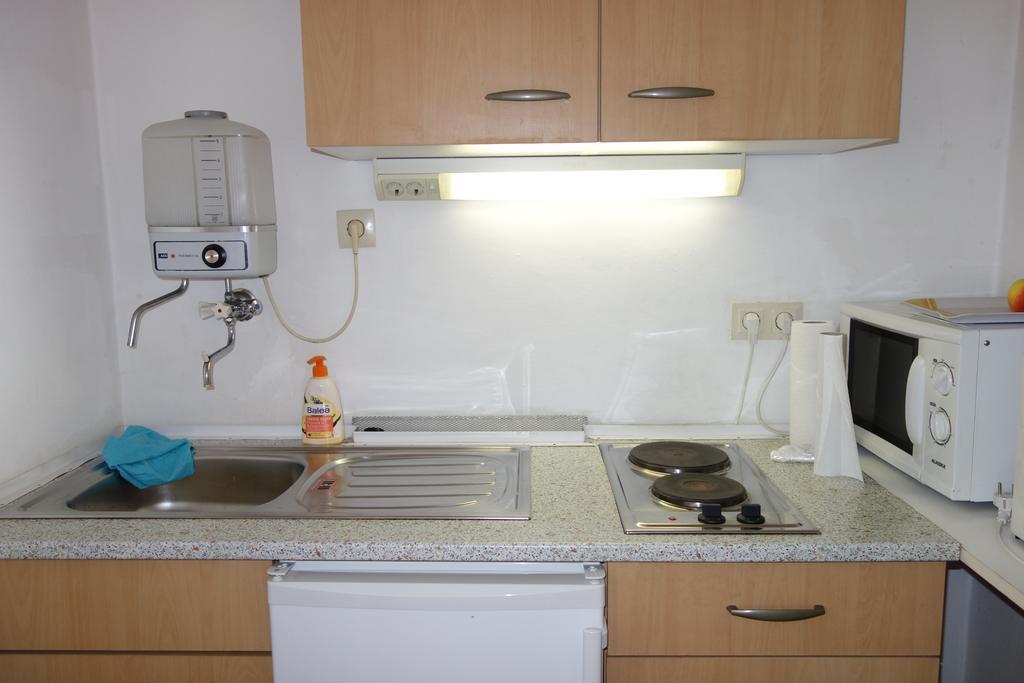 Apartment Tolstov-Hotels Big Room Apartment With Balcony *