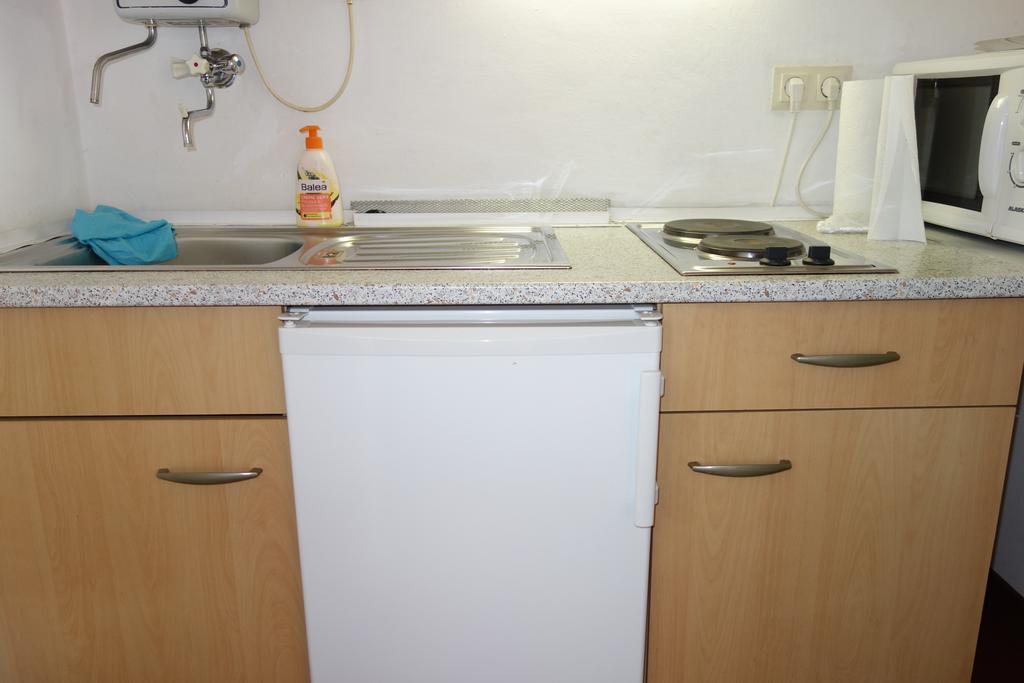 Apartment Tolstov-Hotels Big Room Apartment With Balcony