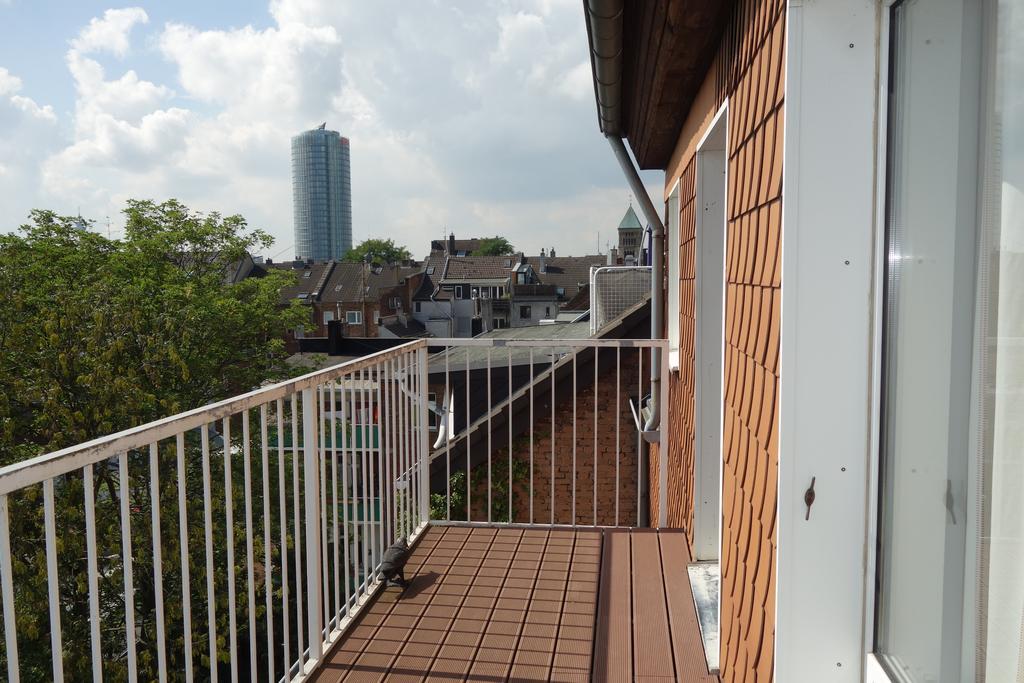 Tolstov-Hotels Big Room Apartment With Balcony