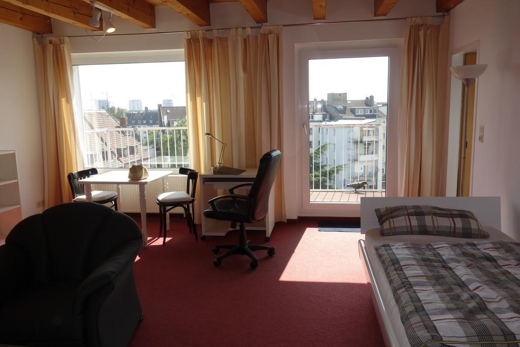 Apartment Tolstov-Hotels Big Room Apartment With Balcony Düsseldorf