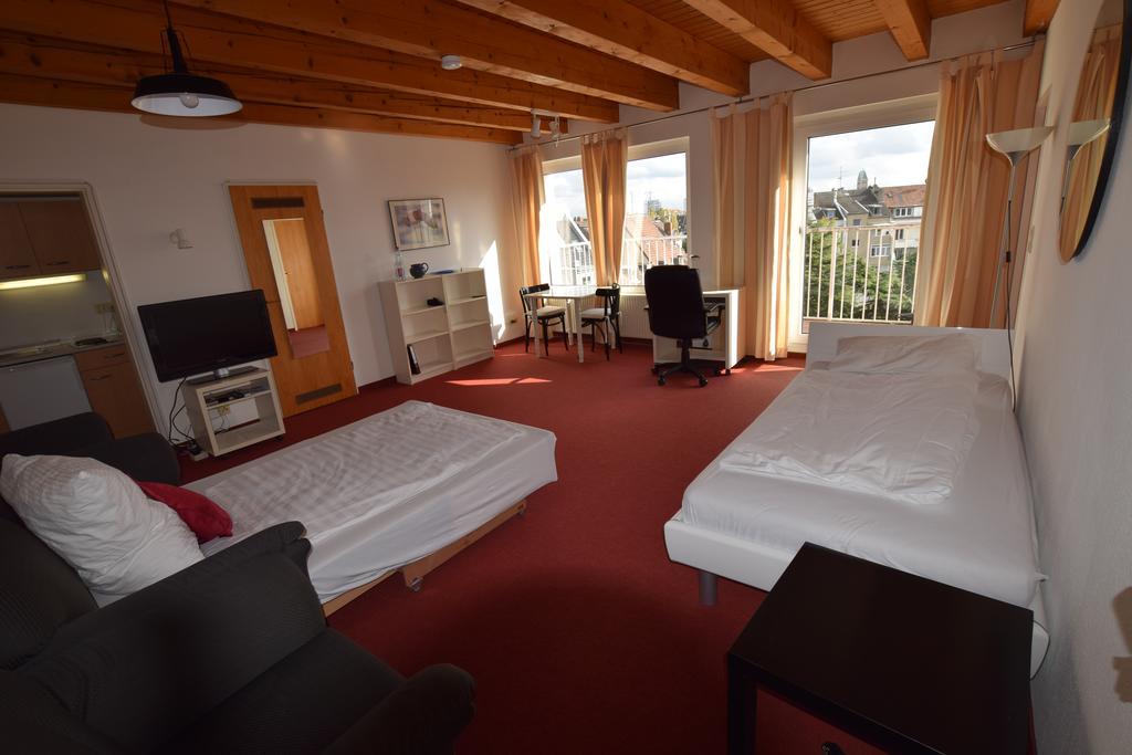 Tolstov-Hotels Big Room Apartment With Balcony Apartment