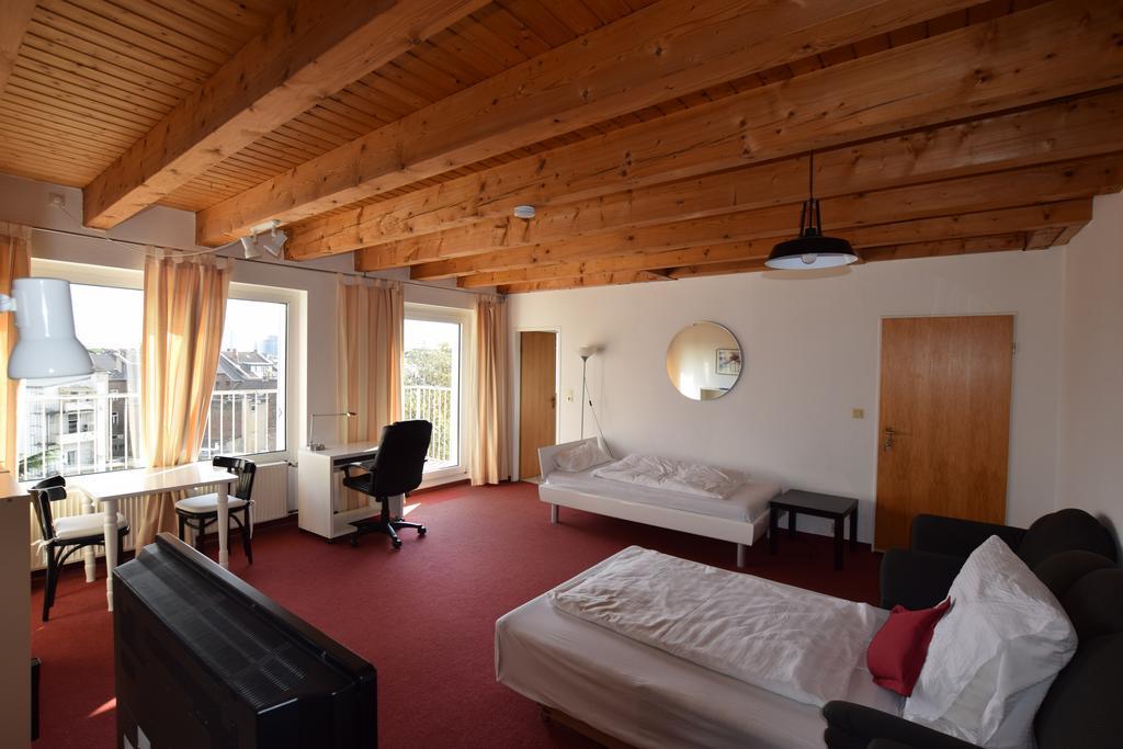 Tolstov-Hotels Big Room Apartment With Balcony Apartment Düsseldorf