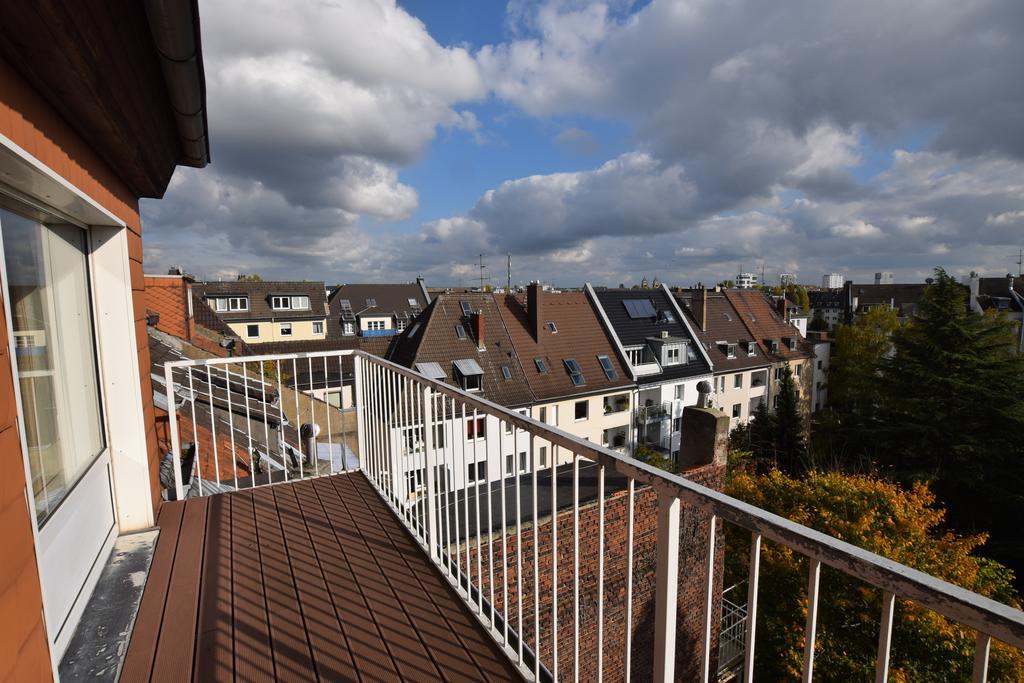 Apartment Tolstov-Hotels Big Room Apartment With Balcony *