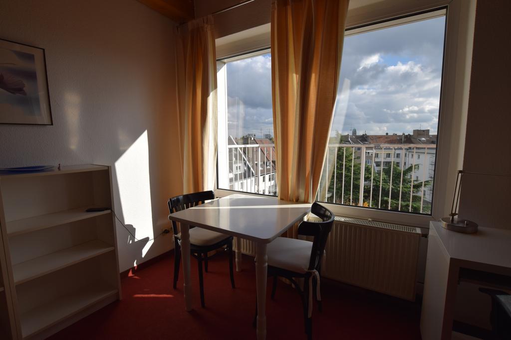 Tolstov-Hotels Big Room Apartment With Balcony Apartment Düsseldorf