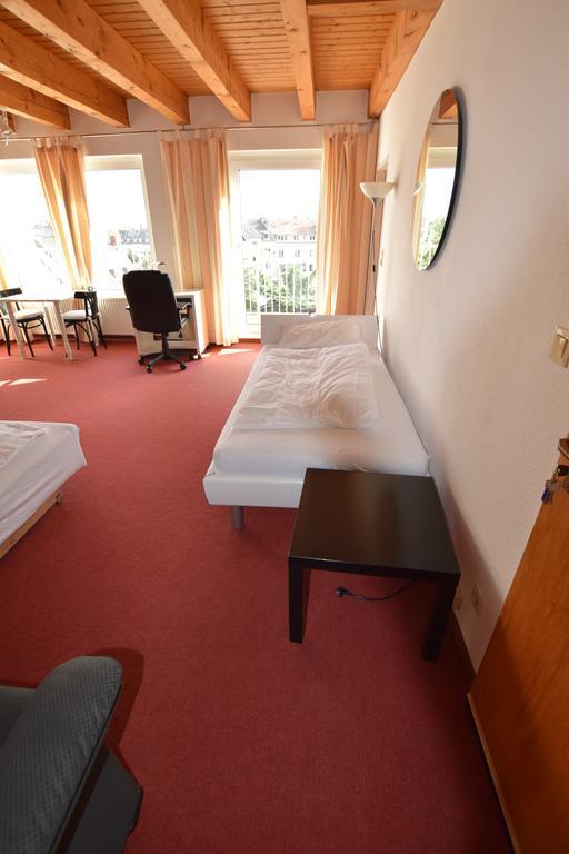 Tolstov-Hotels Big Room Apartment With Balcony Apartment Düsseldorf